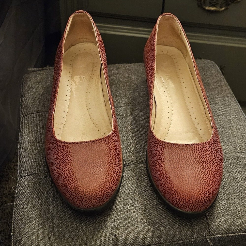 Lesta Red Textured Women's Shoes